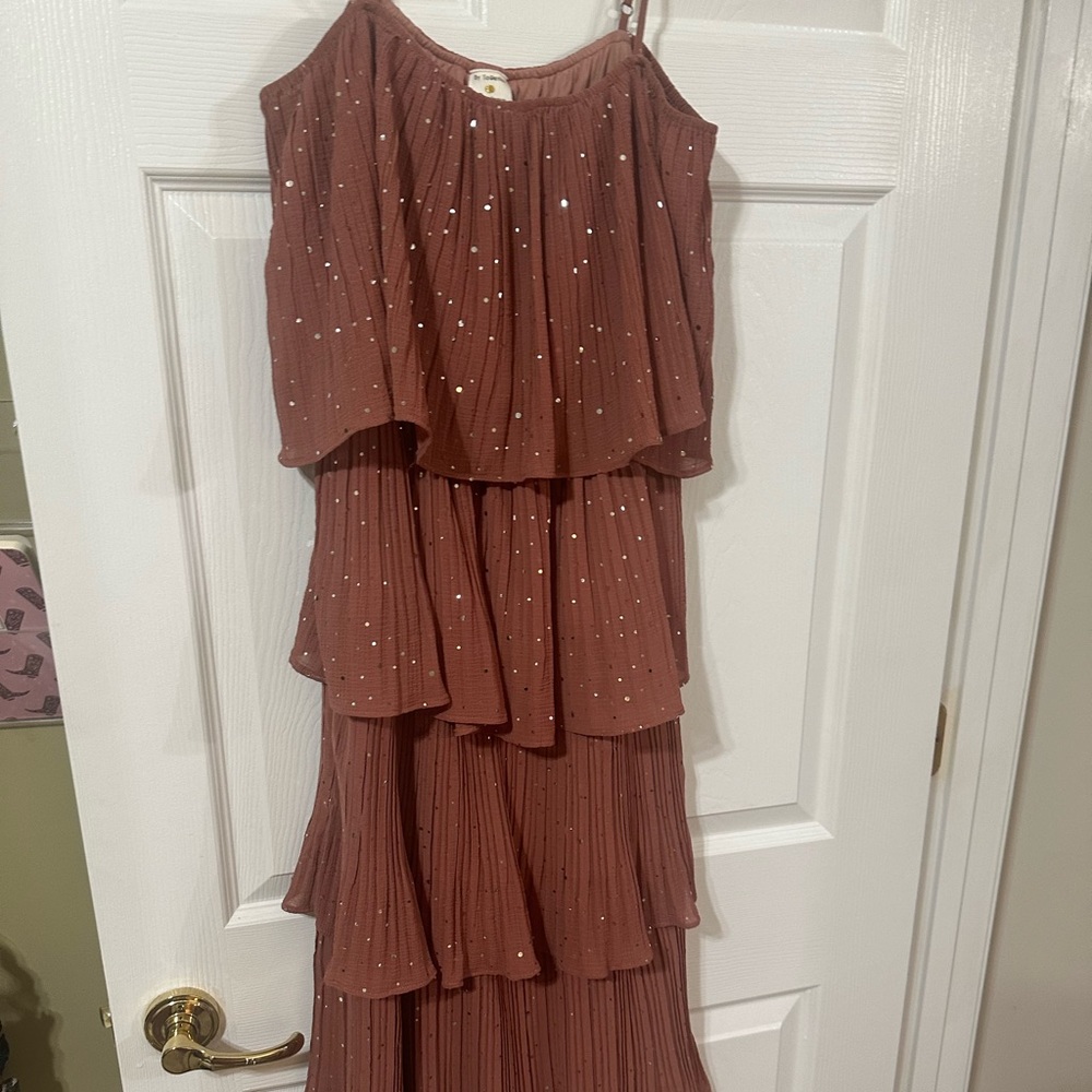 Boutique Women's Size Large, ruffled midi dress with sequins